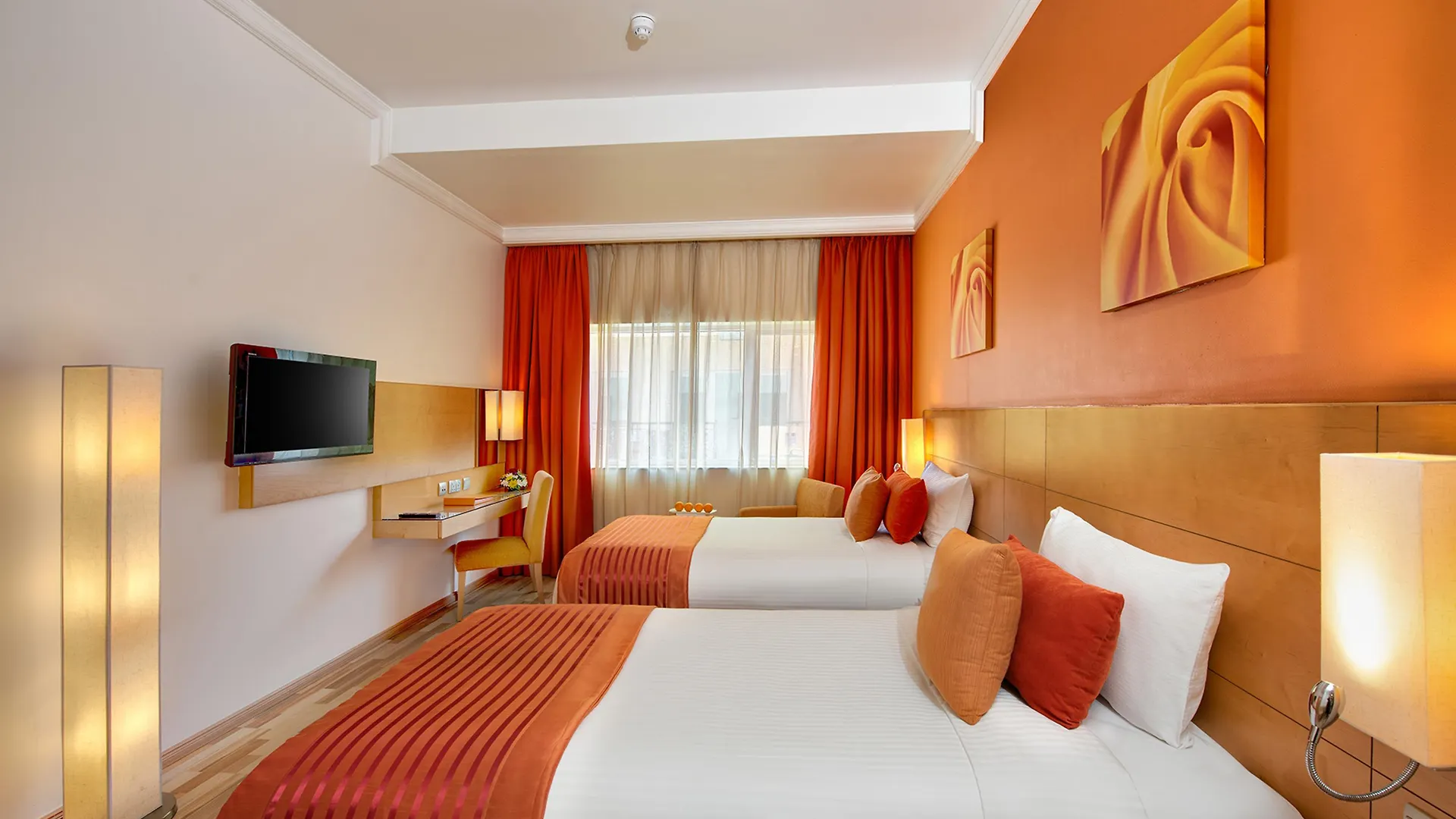 Al Khoory Executive Hotel, Al Wasl Dubai 3*,
